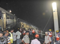 Tabrakan 2 Kereta di India Tewaskan 13 Orang, 50 Luka-luka