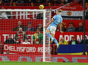 Detik-detik Haaland Terbang Jebol Gawang MU