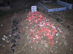 Bapak dan Balita Tewas Membusuk di Koja Dimakamkan di Satu Liang Lahad