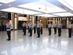 Kapolri Pimpin Upacara Kenaikan Pangkat Komjen Imam Widodo dan 13 Pati