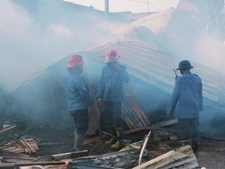 Home Industry Tahu Sumedang di Sidoarjo Ambruk Dilalap Si Jago Merah