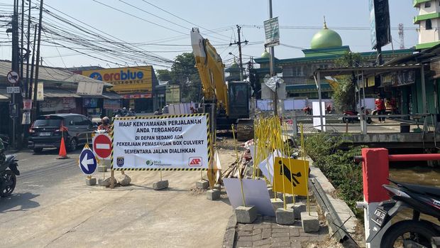 Kemacetan di kawasan Mampang, Depok, pada Senin (30/10/2023) pagi (Devi/detikcom)