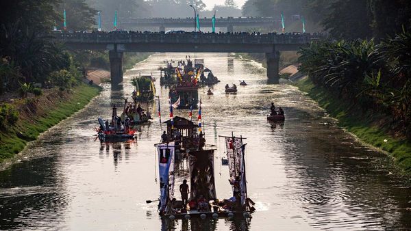 Kemeriahan Pawai Lumbung Sungai di BKT