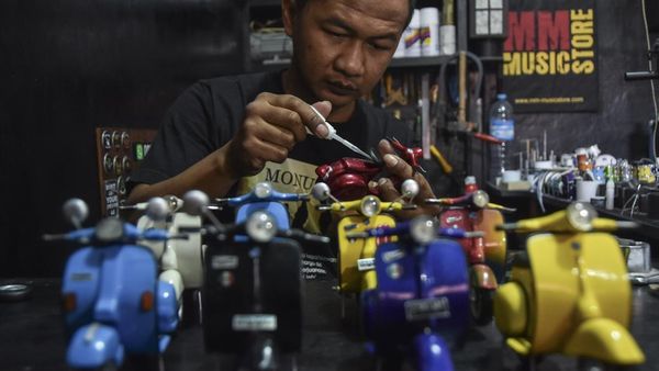 Keren, Miniatur Vespa Ini Dibuat dari Pipa Paralon Bekas Lho