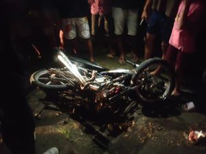 Seorang Pelajar Tewas Usai Gagal Salip Truk di Ngawi Seorang Pelajar Tewas Usai Gagal Salip Truk di Ngawi