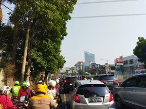 Mampang Prapatan Macet Pagi Ini, Kendaraan Menumpuk di Tiap Perempatan