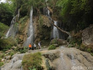 Melihat Keindahan Air Terjun Sri Gethuk Melihat Keindahan Air Terjun Sri Gethuk