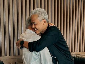 Momen Ganjar Peluk Menteri PUPR Basuki: Akan Selalu Berjalan Bersama Momen Ganjar Peluk Menteri PUPR Basuki: Akan Selalu Berjalan Bersama