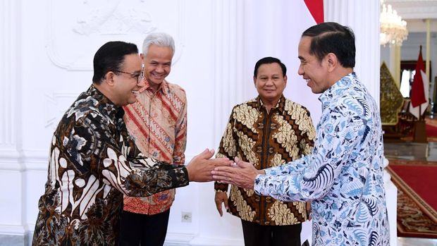 Presiden Joko Widodo bersama bakal calon presiden Prabowo Subianto , Ganjar Pranowo dan Anies Baswedan makan siang bersama saat melakukan pertemuan di Istana Merdeka, Jakarta, Senin (30/10/2023). (Arsip Biro Pers Sekretariat Presiden)