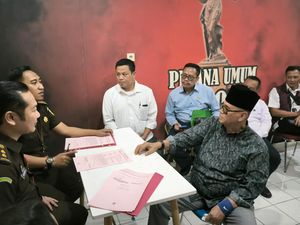 Momen Panji Gumilang Tiba di Kejari Indramayu, Segera Diadili Momen Panji Gumilang Tiba di Kejari Indramayu, Segera Diadili