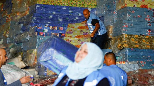 PBB Distribusikan Kasur Untuk Korban di Gaza
