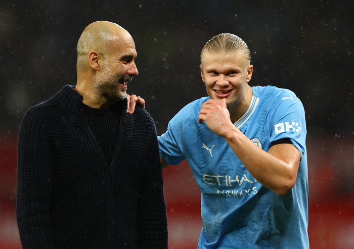 Soccer Football - Premier League - Manchester United v Manchester City - Old Trafford, Manchester, Britain - October 29, 2023   Manchester Citys Erling Braut Haaland celebrates with manager Pep Guardiola after the match REUTERS/Molly Darlington NO USE WITH UNAUTHORIZED AUDIO, VIDEO, DATA, FIXTURE LISTS, CLUB/LEAGUE LOGOS OR LIVE SERVICES. ONLINE IN-MATCH USE LIMITED TO 45 IMAGES, NO VIDEO EMULATION. NO USE IN BETTING, GAMES OR SINGLE CLUB/LEAGUE/PLAYER PUBLICATIONS.