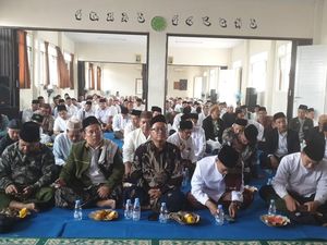 Kiai-Santri Depok Gelar Istigasah, Doakan Kemenangan Ganjar-Mahfud Kiai-Santri Depok Gelar Istigasah, Doakan Kemenangan Ganjar-Mahfud