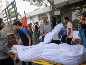 Melihat Lebih Dekat, Puluhan Jenazah Korban Bom Israel Dimakamkan Tanpa Nama Melihat Lebih Dekat, Puluhan Jenazah Korban Bom Israel Dimakamkan Tanpa Nama