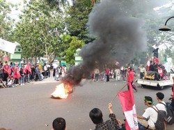 Mahasiswa Demo Bupati-Wabup Pandeglang: Kami Beri Rapor Merah