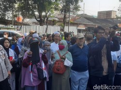 Simpatisan Mulai Penuhi Depan Lapas Salemba Jelang Munarman Bebas