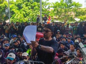 4 Poin Tuntutan Bonek Saat Demo Kantor Manajemen Persebaya