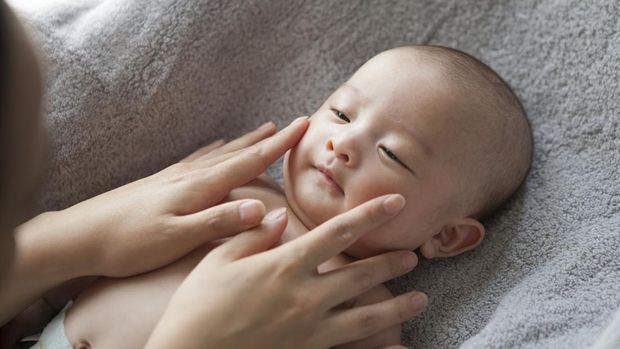 Touch the baby with a gentle feeling.