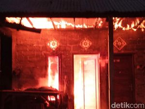Pemilik Usai Sembahyang, Rumah di Karangasem Ludes Terbakar