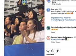 Momen Selvi Semangati Ethes Tanding Basket