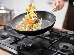 Masak Pakai Kompor vs Microwave, Mana yang Lebih Sehat?