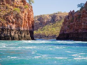 Tetua Adat Larang Perahu Lewat Air Terjun Ikonik Australia, Kok Bisa? Tetua Adat Larang Perahu Lewat Air Terjun Ikonik Australia, Kok Bisa?