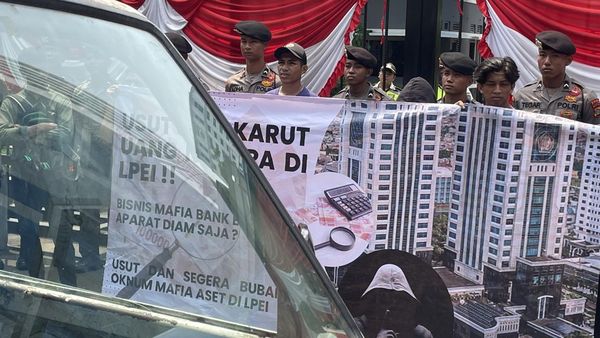 Aksi Massa di Kemenkeu Tuntut Usut Sengkarut LPEI