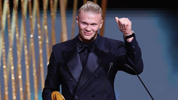 Soccer Football - 2023 Ballon d'Or - Chatelet Theatre, Paris, France - October 30, 2023 Manchester City's Erling Haaland after being awarded the Gerd Muller Award during the awards REUTERS/Stephanie Lecocq