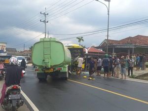 Bus Berpenumpang dan Truk Adu Banteng di Bangka Tengah, 2 Sopir Patah Kaki