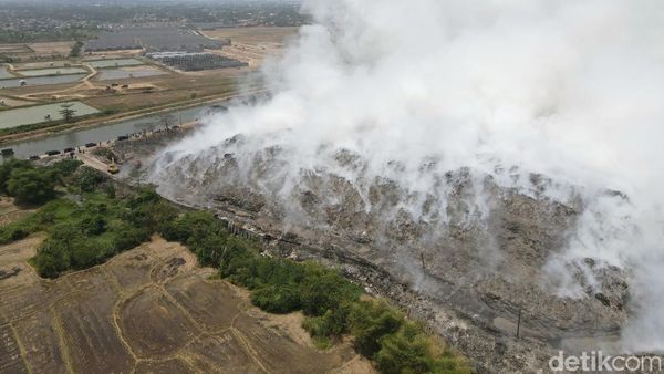 Citra Udara Kebakaran TPA Jalupang Karawang