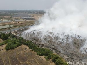 Citra Udara Kebakaran TPA Jalupang Karawang