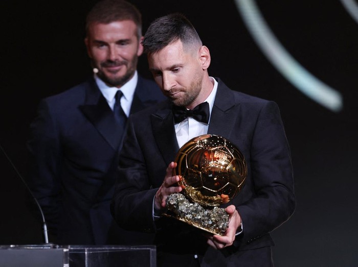 Soccer Football - 2023 Ballon d'Or - Chatelet Theatre, Paris, France - October 30, 2023 Inter Miami's Lionel Messi after being awarded the men's Ballon d'Or by co owner David Beckham REUTERS/Stephanie Lecocq