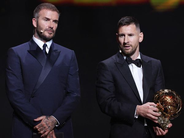 Momen Messi Terima Ballon dOr Nomor 8 dari Bos Beckham