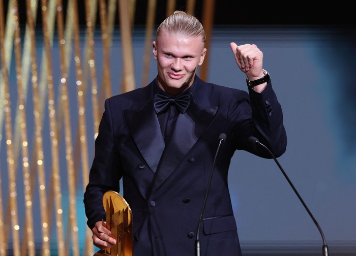 Soccer Football - 2023 Ballon dOr - Chatelet Theatre, Paris, France - October 30, 2023 Manchester Citys Erling Haaland after being awarded the Gerd Muller Award during the awards REUTERS/Stephanie Lecocq