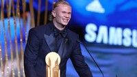Gol-gol Haaland juga mengantarkan Man City meraih treble winner. Itu menjadi pencapaian tertinggi sejak berdirinya klub. Pemain berusia 23 tahun itu mengungguli Kylian Mbappe dalam perebutan penghargaan tersebut. Mbappe mencetak 54 gol untuk Paris Saint-Germain dan Timnas Prancis.