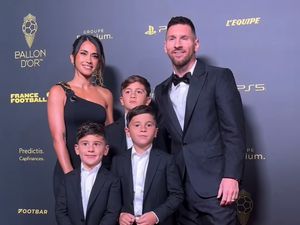 8 Gaya Istri Messi yang Cantik Effortless, Bikin Salfok di Ballon dOr 2023