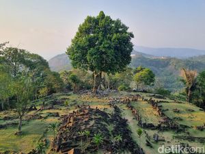 Kontroversi Gunung Padang yang Diklaim sebagai Piramida Tertua, Ini Fakta-faktanya Kontroversi Gunung Padang yang Diklaim sebagai Piramida Tertua, Ini Fakta-faktanya