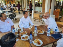 Jokowi Bertemu Relawan ABJ di Bali, Cerita soal Makan Siang dengan 3 Capres