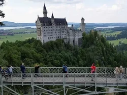 Pembunuh-Pemerkosa Sesama Turis AS di Jalan Tikus Kastil Jerman