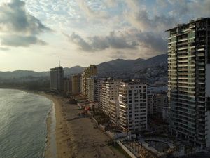 Kawasan Pantai Meksiko Amburadul Diterjang Badai Otis