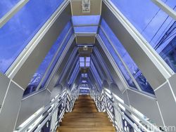 Kelar Dibangun, Begini Penampakan JPO Klender yang Instagramable