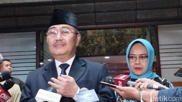 Ketua MKMK, Jimly Asshiddiqie, mengaku menerima banyak laporan masalah yang dihadapi dalam perkara dugaan pelanggaran etik oleh sembilan hakim MK. (Brigitta Belia/detikcom) Ketua MKMK, Jimly Asshiddiqie, mengaku menerima banyak laporan masalah yang dihadapi dalam perkara dugaan pelanggaran etik oleh sembilan hakim MK. (Brigitta Belia/detikcom)