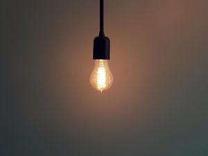 5 Langkah Aman Ganti Lampu yang Mati Tanpa Takut Tersetrum 5 Langkah Aman Ganti Lampu yang Mati Tanpa Takut Tersetrum