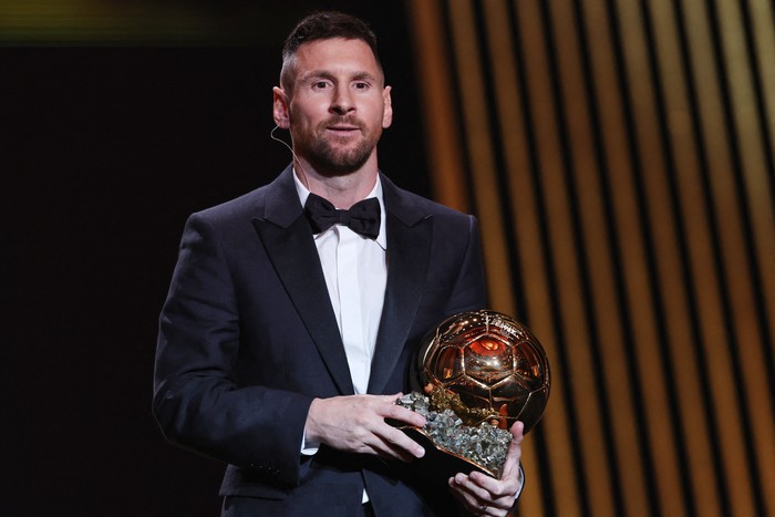 Soccer Football - 2023 Ballon dOr - Chatelet Theatre, Paris, France - October 30, 2023 Inter Miamis Lionel Messi with the mens Ballon dOr REUTERS/Stephanie Lecocq