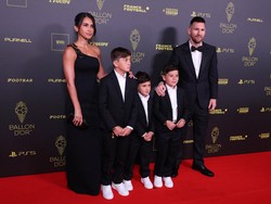 Lionel Messi dan keluarganya sejauh ini betah tinggal di Miami. Diyakini, Messi akan gantung sepatu di sana (REUTERS/STEPHANIE LECOCQ)
