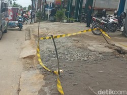 Pipa PDAM yang Bocor hingga Genangi Jalan SM Raja Medan Diperbaiki