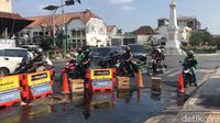 Potret Luapan Minyak dari Gorong-gorong di Tugu Jogja