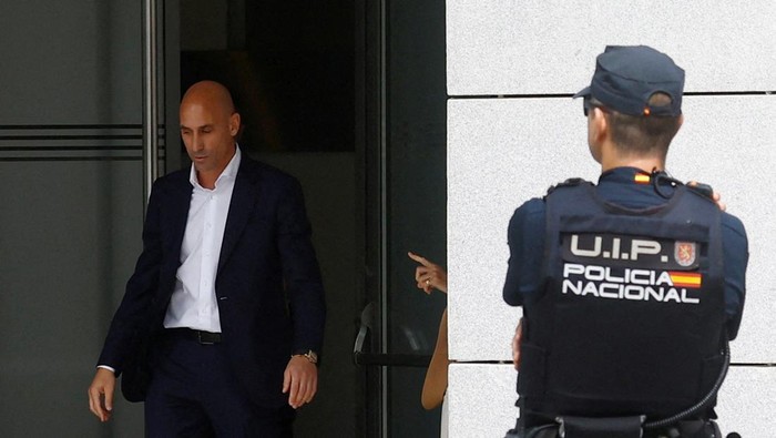 FILE PHOTO: Former president of the Royal Spanish Football Federation Luis Rubiales is pictured after leaving the high court in Madrid, Spain - September 15, 2023 REUTERS/Susana Vera/File Photo