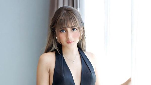 5 Pesona Nadhira Hill Si Bocil Abadi-Boneka Hidup
