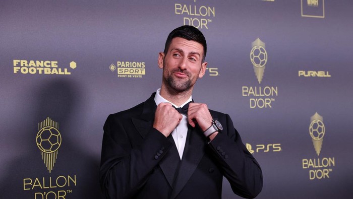 Soccer Football - 2023 Ballon dOr - Chatelet Theatre, Paris, France - October 30, 2023 Serbian tennis player Novak Djokovic poses before the awards REUTERS/Stephanie Lecocq